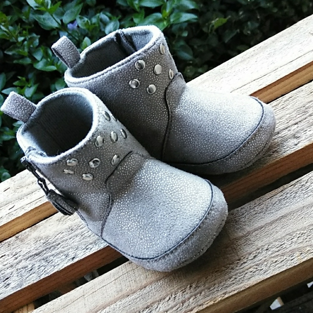6-9 MONTHS BABY BOOTS: GRAY, SPARKLY AND STUDDED
